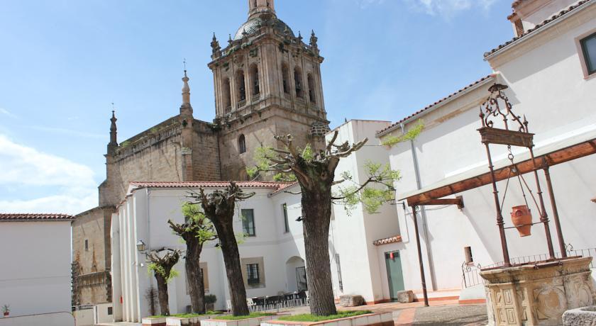 Sumaiya El Palacio Coria Exterior photo