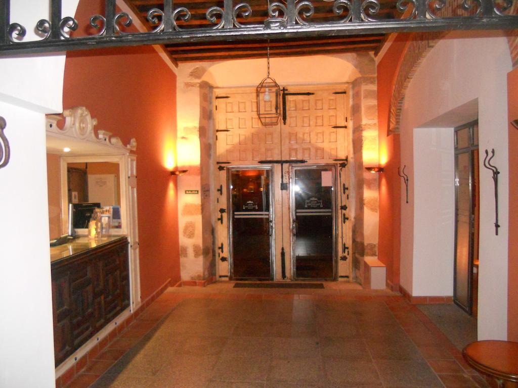 Sumaiya El Palacio Coria Exterior photo